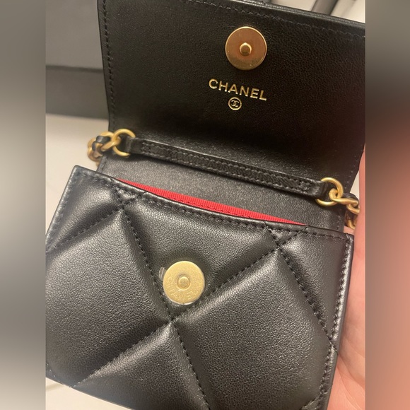 Chanel 19 . Mini flap wallet on chain. - Picture 3 of 15